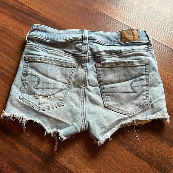 American Eagle Cropped Booty Shorts Size 2-Light Blue Denim - Picture 3 of 12